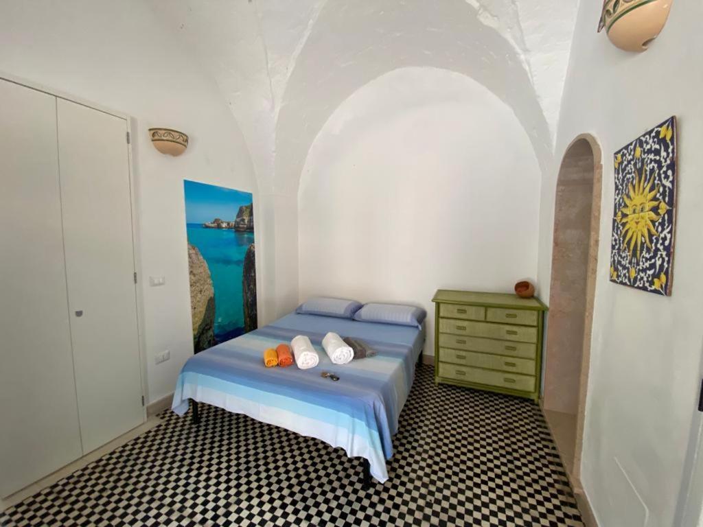 Casa Vacanze Illiria A Roca Vecchia Vicinissima Al Mare ภายนอก รูปภาพ